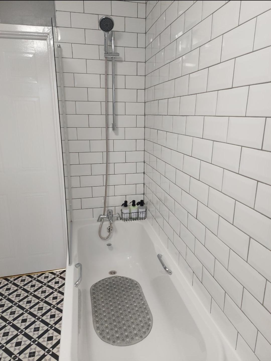 2 Bedroom Apartment Exhall 外观 照片
